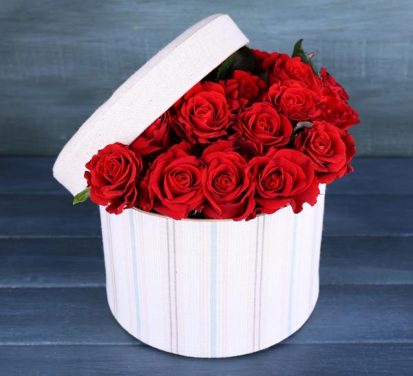 Box of red roses. box-of-red-roses-C9A.jpg